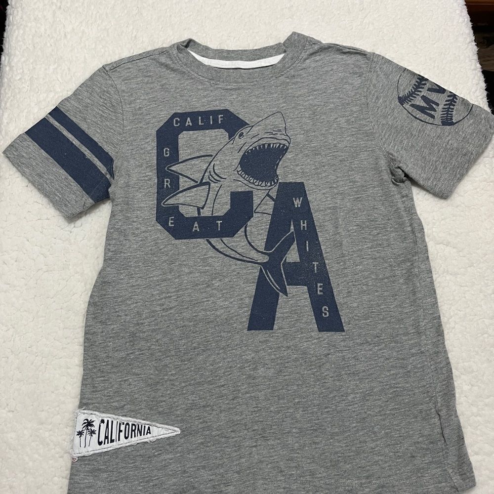 Gap kids shark shirt - Picture 2 of 4